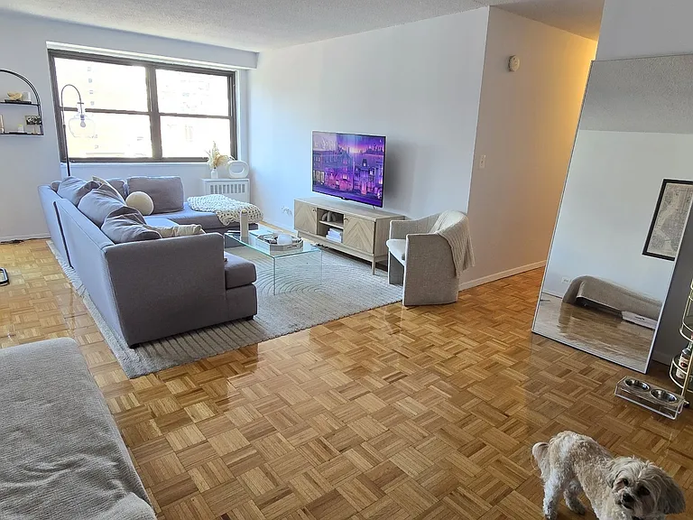 401 2nd Ave #22G — Photo 1