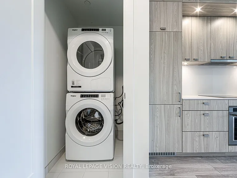 858 Dupont St #819 — Photo 5