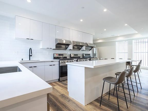 3rd image of 1814 W 36th St #101