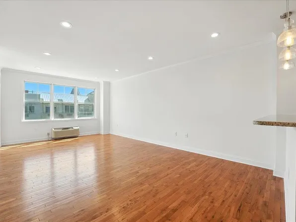 15 Freedom Way image 4 of 48