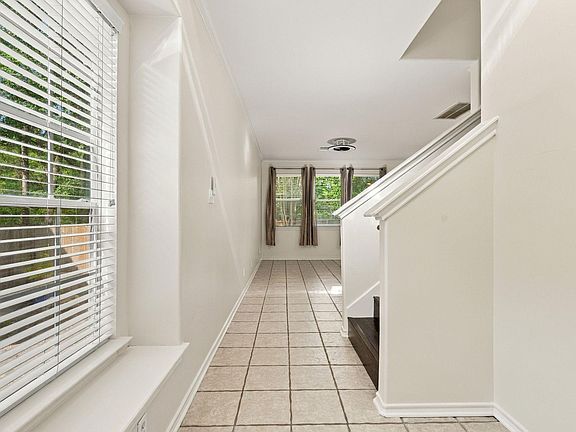 4th image of 142 N Camellia Grove Cir