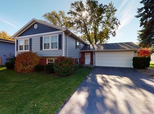 203 W Hintz Rd, Arlington Heights, IL 60004