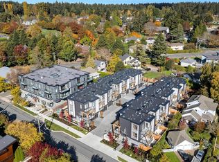 2590 Penrhyn St #13, Saanich, BC V8N1G3