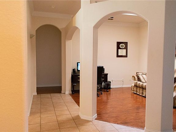 2nd image of 908 Park Forest Dr