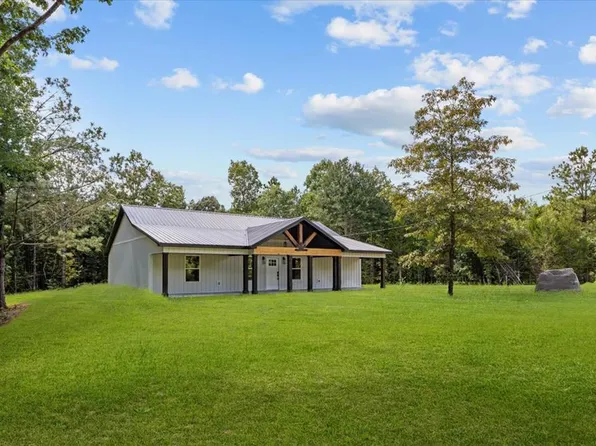 131 Magic Valley Dr, Camden, TN 38320