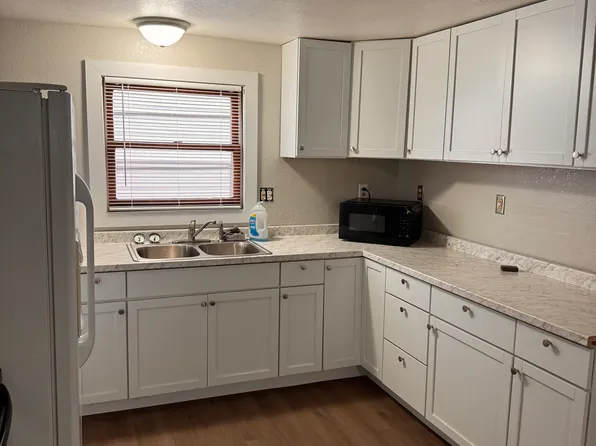 613 Garfield Ave, Dubuque, IA 52001