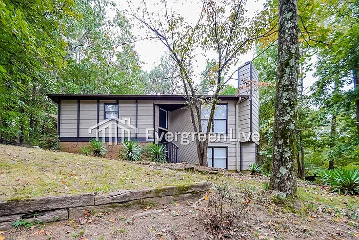 4 bed, 2.0 bath, 1286 sqft, $2,095 — Photo 2