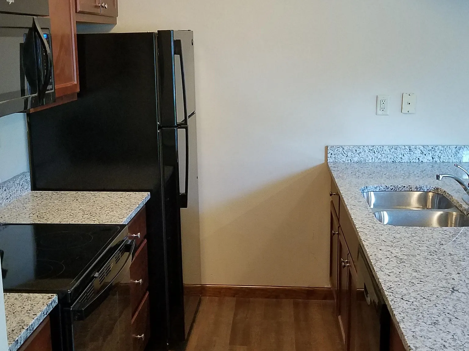 2 bed, 1.5 bath, 700 sqft, $1,100 — Photo 4