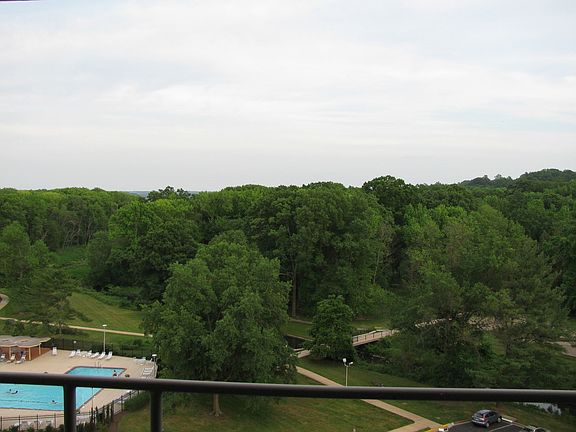 5th image of 6641 Wakefield Dr APT 910