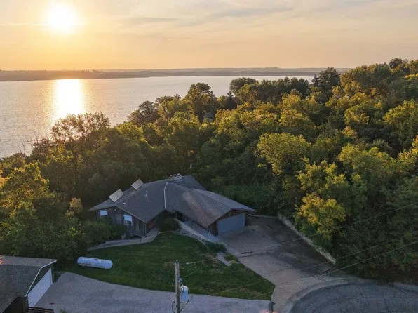 5520 Turkeyfoot Ln, Manhattan, KS 66503