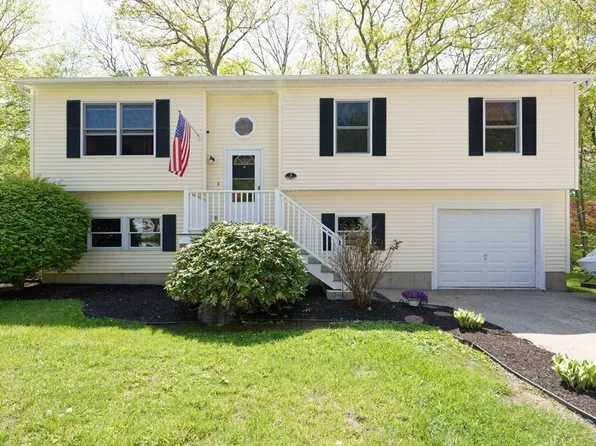 5 Hall Rd, Webster, MA 01570