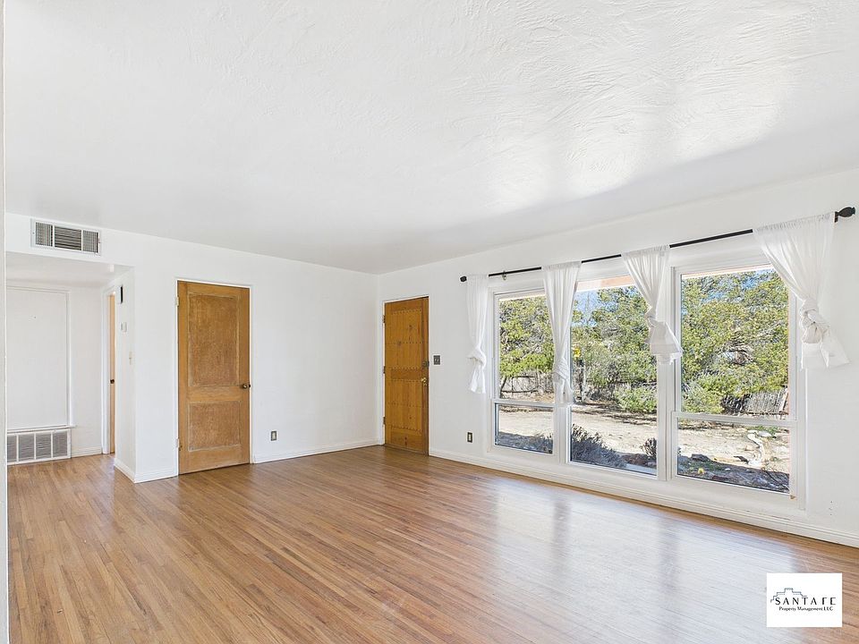 1st image of 204 Solana Dr