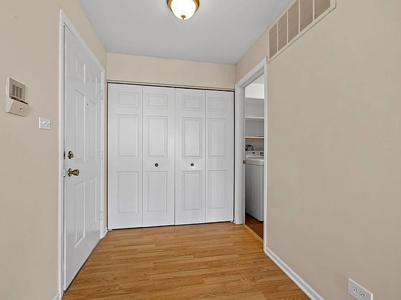 3rd image of 35 Plymouth Ct APT 101A