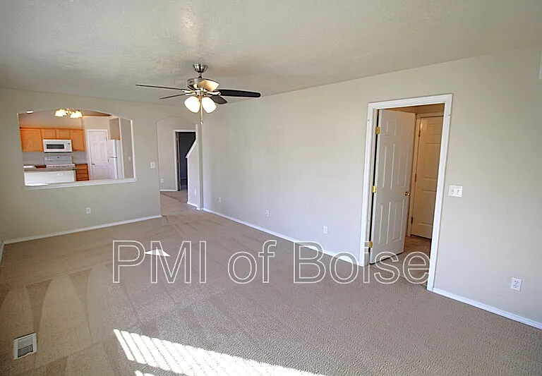 1770 N Veridian Ave — Photo 9