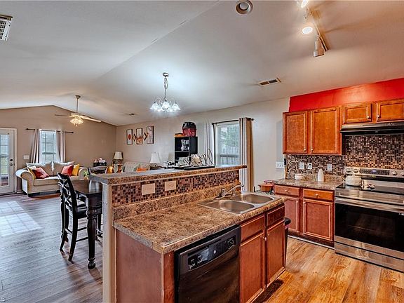 5th image of 785 Runningbrook Ln