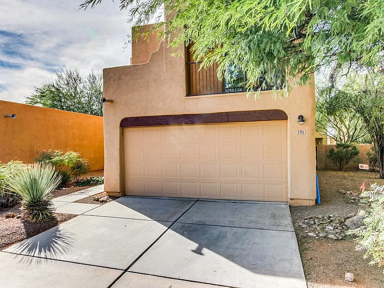 6790 S Avenida Del Abrazo — Photo 2