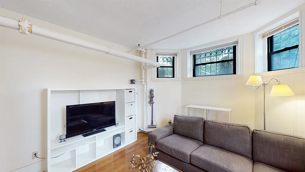 Building Photo - 137 Peterborough St #32