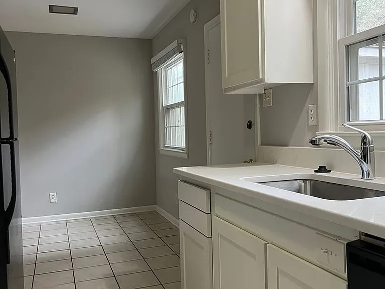 1720 Kavanaugh Blvd — Photo 8