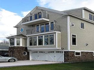 65 Bartlett Bay Rd, South Burlington, VT 05403