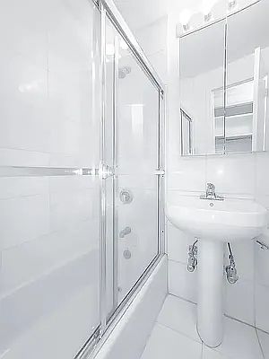 5th image of 238 E 36th St APT 1D