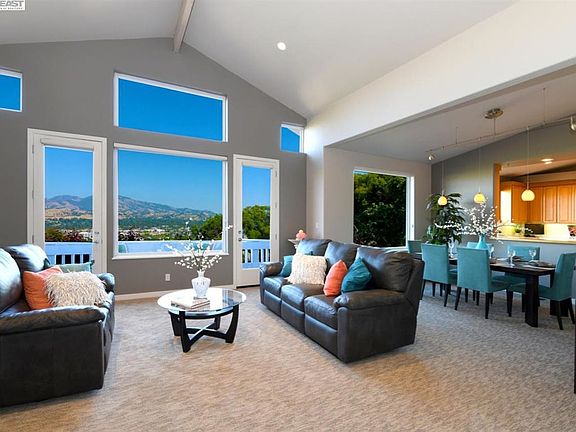 3rd image of 51 Hillcroft Way