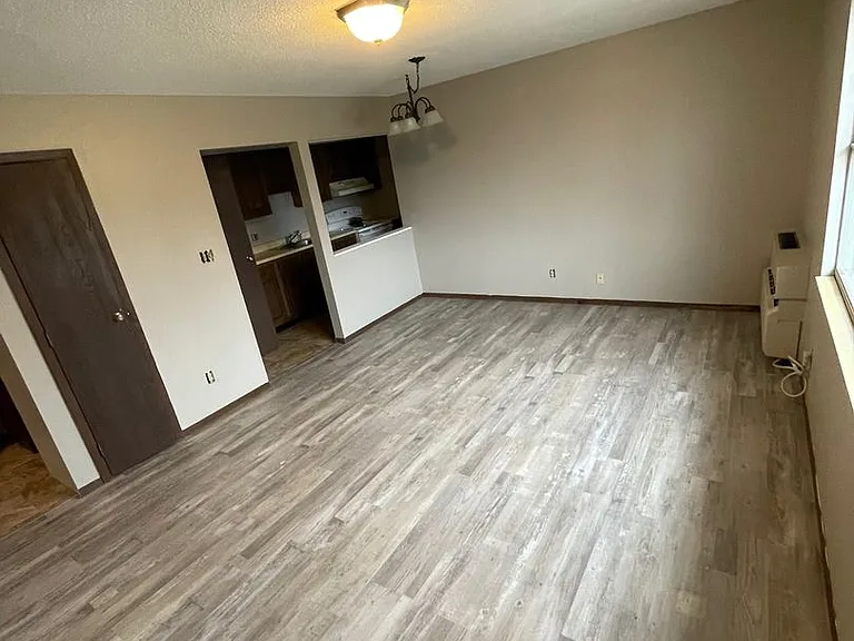 York Villa Apartments — Photo 2