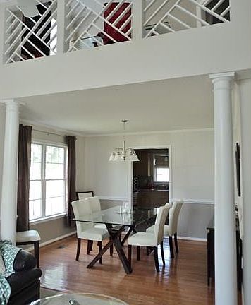 3rd image of 5919 Victoria Park Way