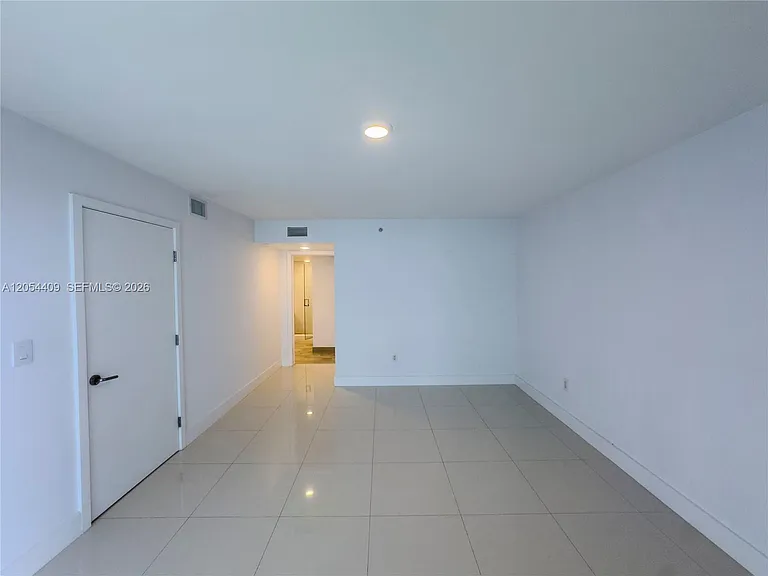 9261 E Bay Harbor Dr #405 — Photo 17