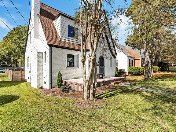 3rd image of 2707 N Roxboro St