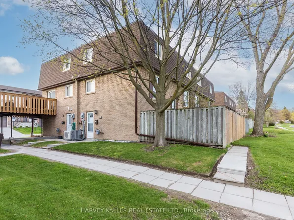 321 Blackthorn St #82, Oshawa, ON L1K 1L3