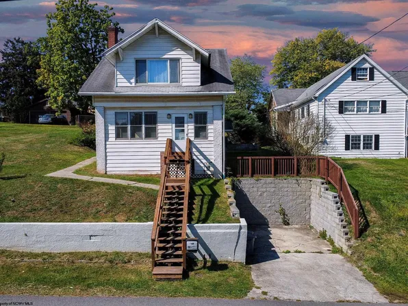 24 Lane St, Morgantown, WV 26501