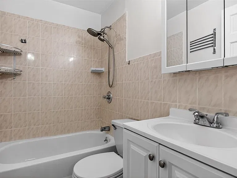 213 48th St #B3 — Photo 4