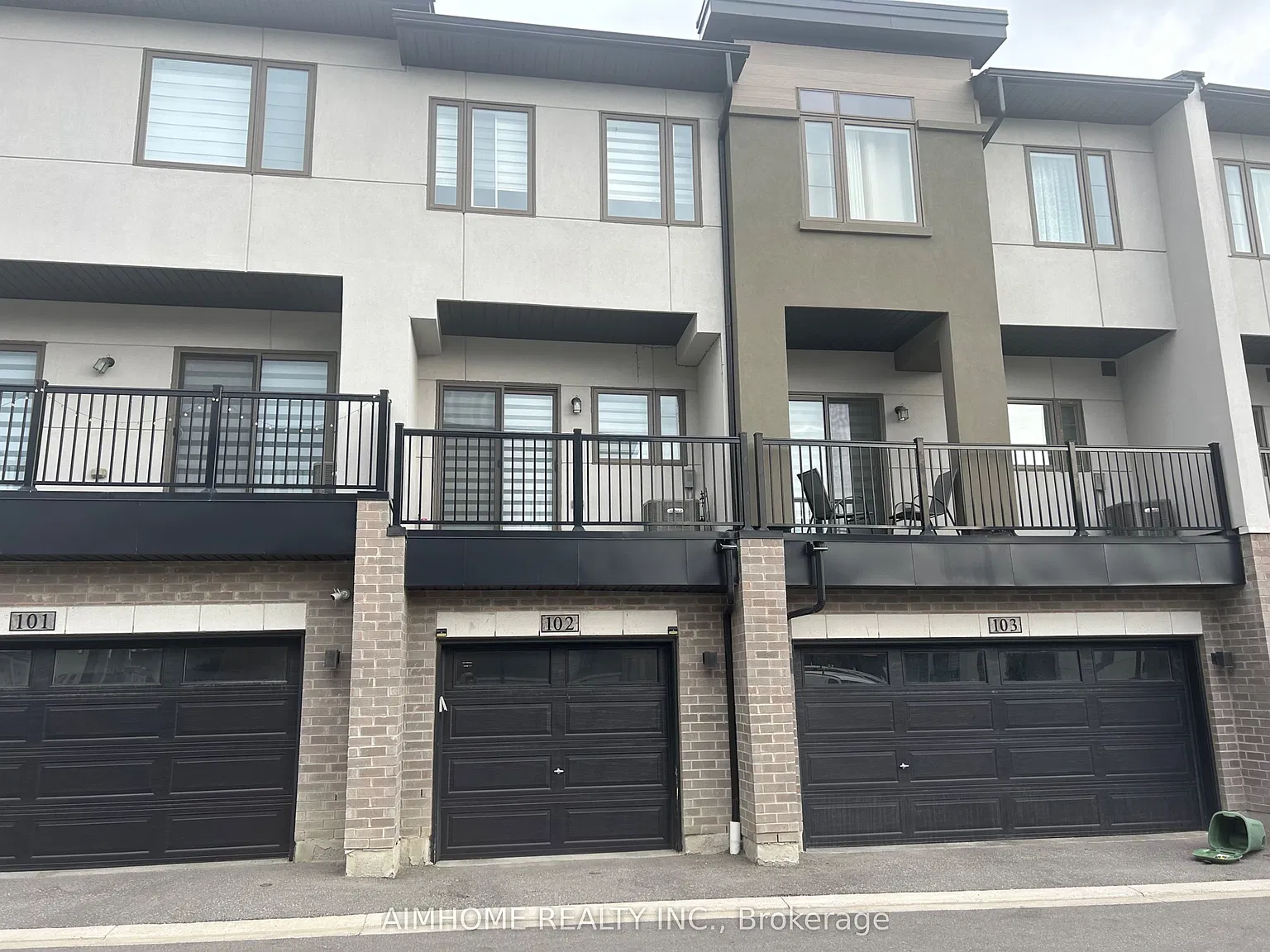 250 Finch Ave — Photo 2