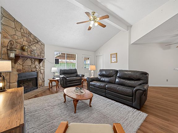 5th image of 3639 Nutwood Ln