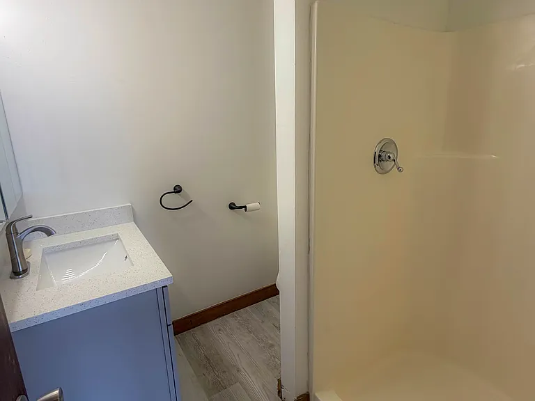32 Everett St #3L — Photo 6