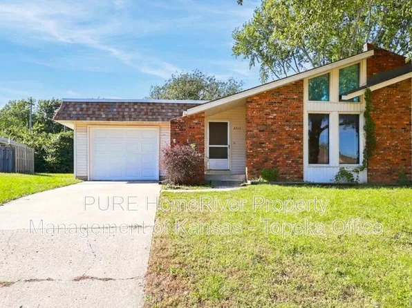 2727 SW Arrowhead Rd, Topeka, KS 66614