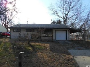1901 SE John St, Topeka, KS 66605