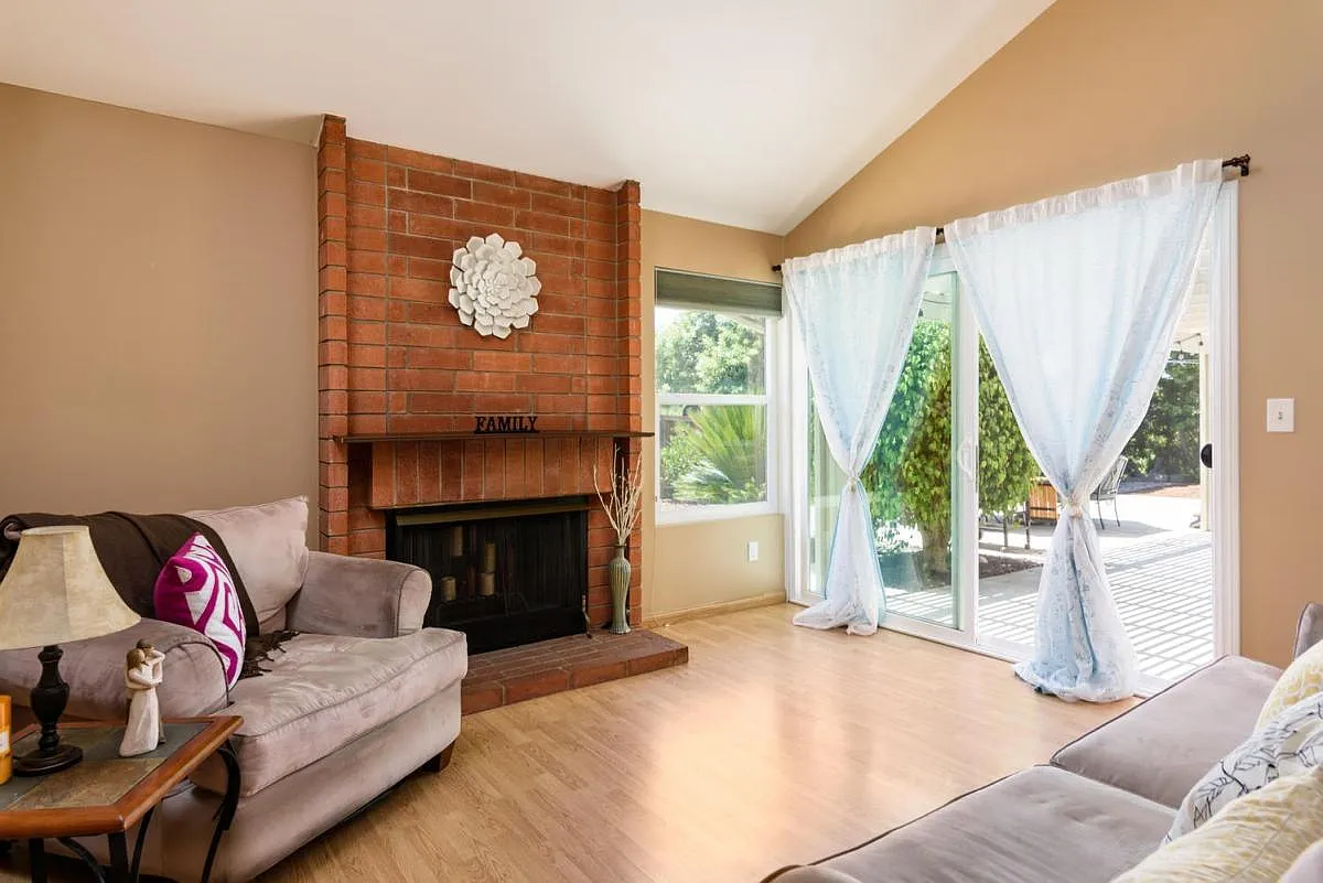 4 bed, 1608 sqft, $4,800 — Photo 4