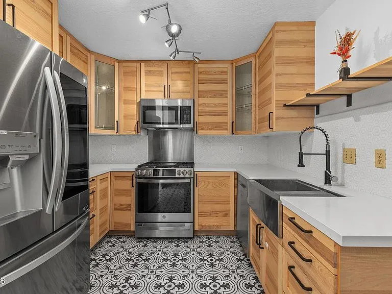 2871 Ashley Dr — Photo 12