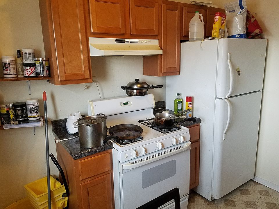 2nd image of 3040 W Ainslie St APT 3