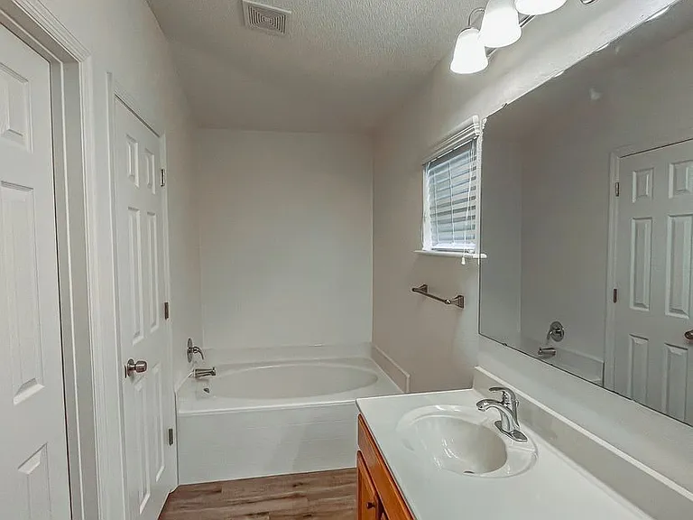 7867 Country Chase Ave — Photo 9