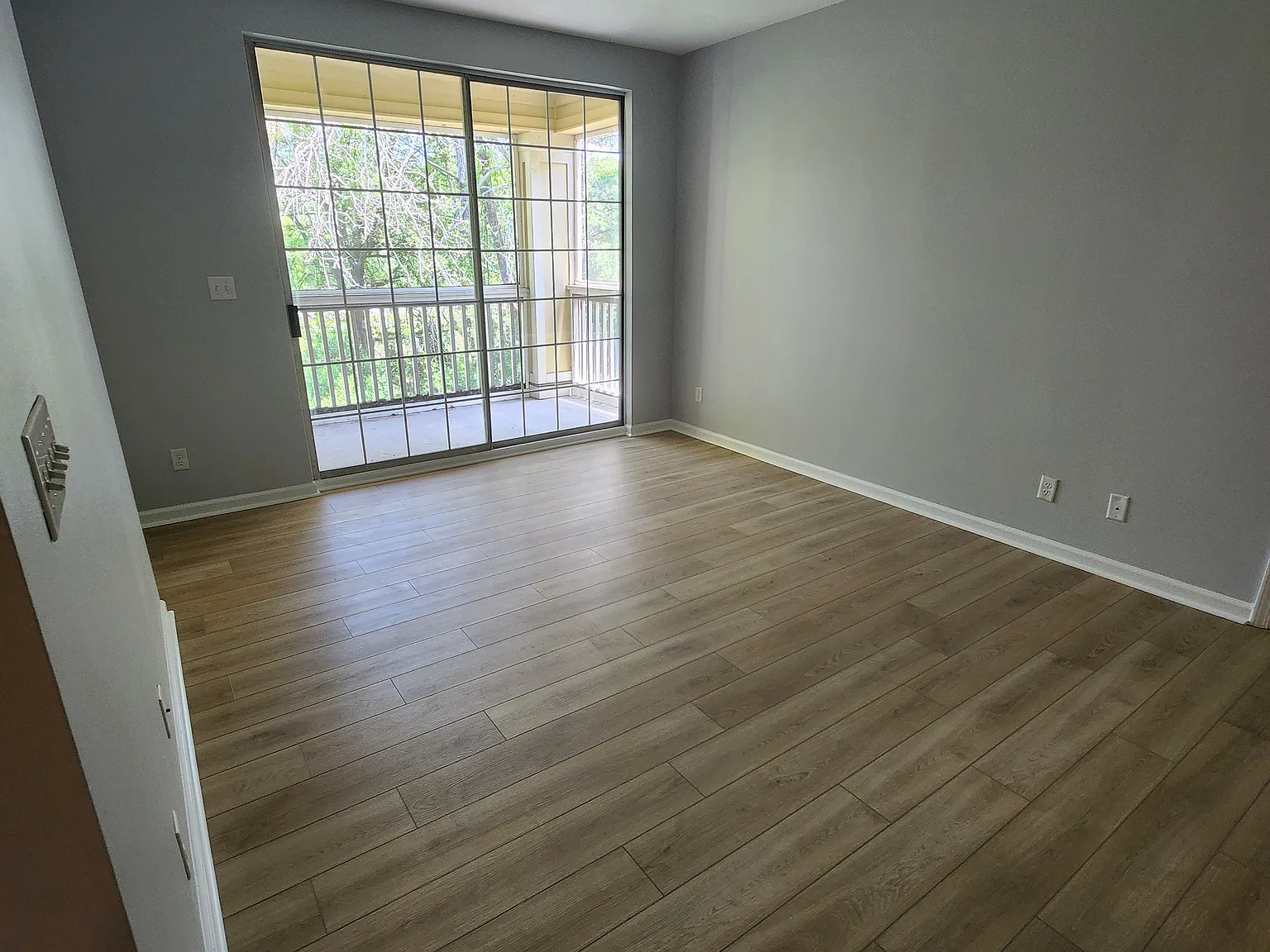 2 bed, 1049 sqft, $2,050 — Photo 3