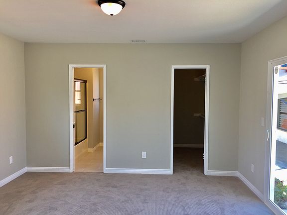 Master Bedroom w/bathroom