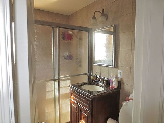 4th image of 18 Flint Ln