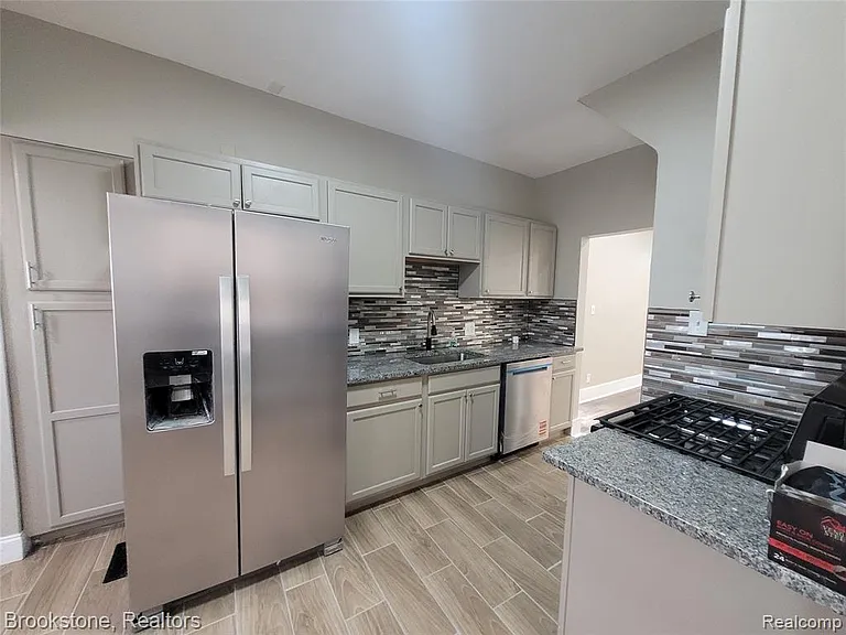 3241 Lawrence St — Photo 8