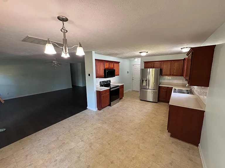 665 Americana Dr — Photo 6