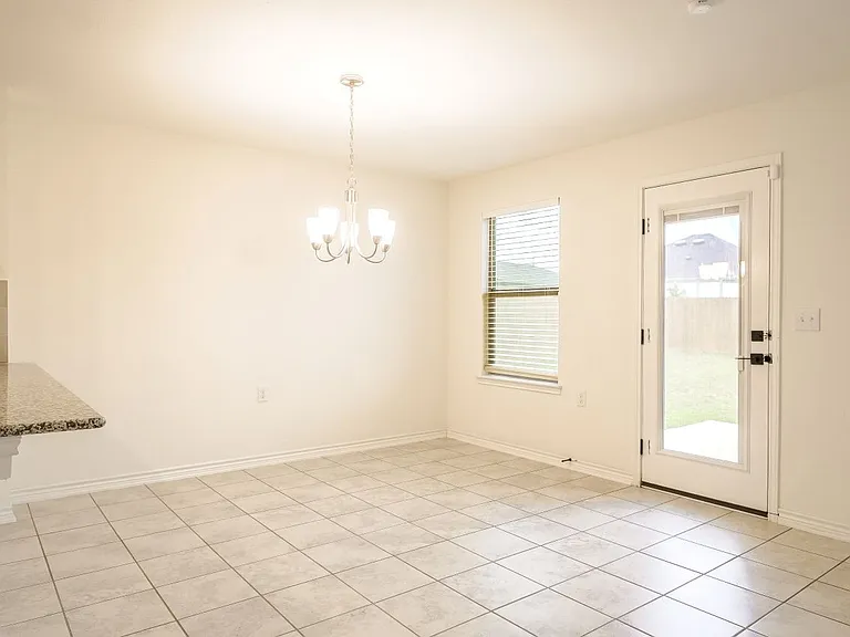 5527 Castle Brook Dr — Photo 6