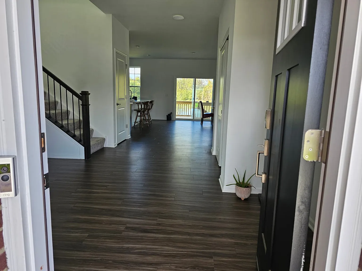 4 bed, 2.5 bath, 2516 sqft, $3,500 — Photo 2