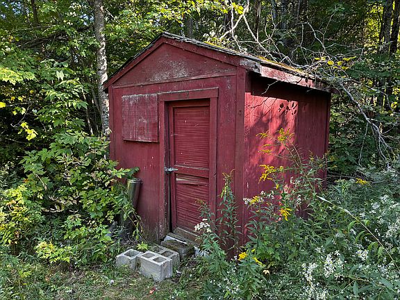 5th image of 598 Quaker Hill Road