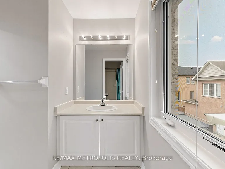 138 Yakefarm Blvd — Photo 16